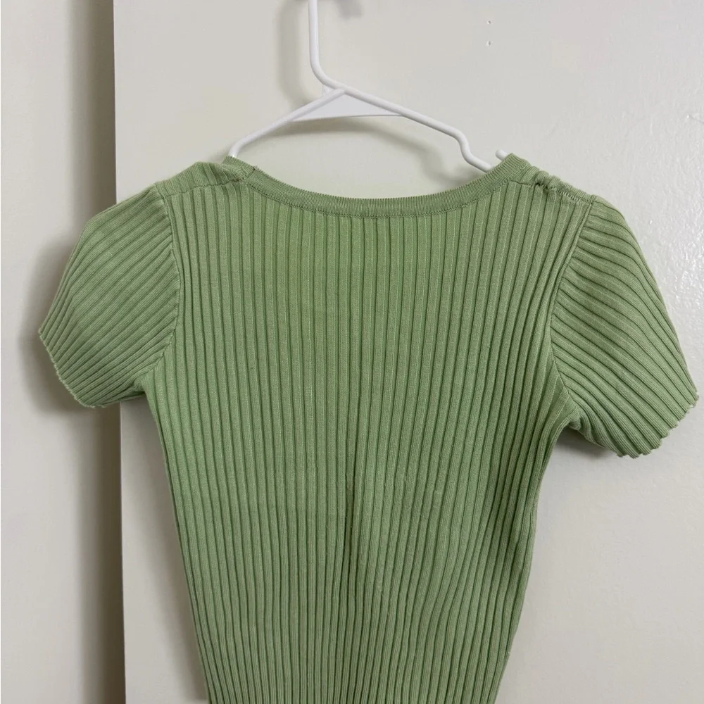 YesStyle Green Ribbed Crop Top - Picture 2 of 2